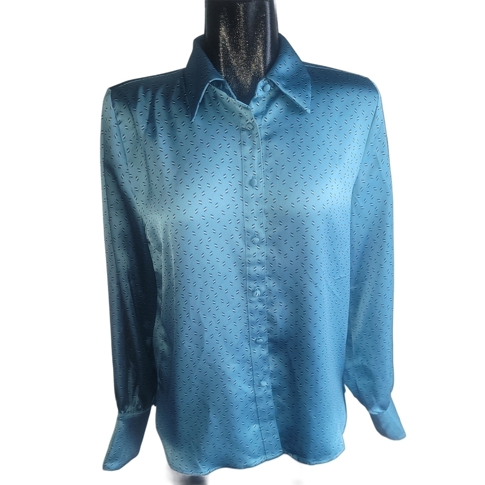 RW&CO Aqua Colored Satiny Soft Button Up Shirt S